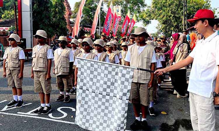 Semarak gerak jalan pelajar warnai peringatan kemerdekaan ke 80 di kedungpring 2