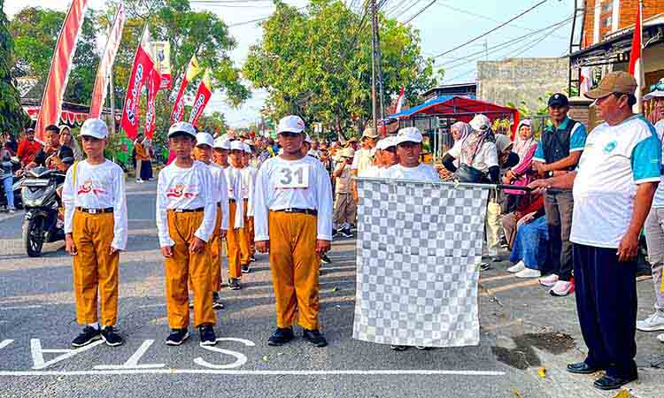 Semarak gerak jalan pelajar warnai peringatan kemerdekaan ke 80 di kedungpring 5