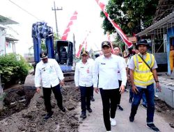 Sidak Betonisasi Bringinbendo, Bupati Subandi : Diharapkan redam banjir dan Rampung Desember