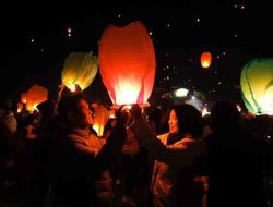 Dieng Culture Festival 2025 Tampilkan Simfoni Budaya, Ribuan Pengunjung Padati Kawasan Candi Arjuna