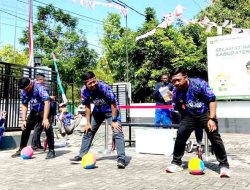 Kemeriahan Lomba Agustusan KPU Ngawi: Tukar Kado dan Rias Wajah Jadi Sorotan