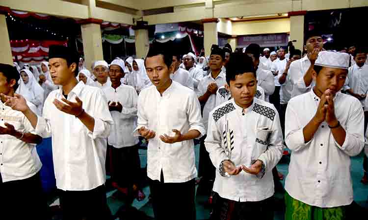 Wabup sidoarjo menghadiri tahlil mubarok do'akan untuk negeri