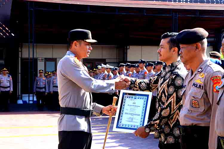 3 masyarakat bersama 42 anggota polres ngawi