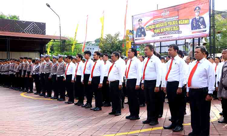 47 personel polri dan phl polres ngawi mendapat penghargaan kapolres 2