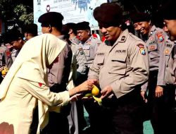 Bunga dan Jeruk Simbol Kepedulian Masyarakat untuk Polres Batu