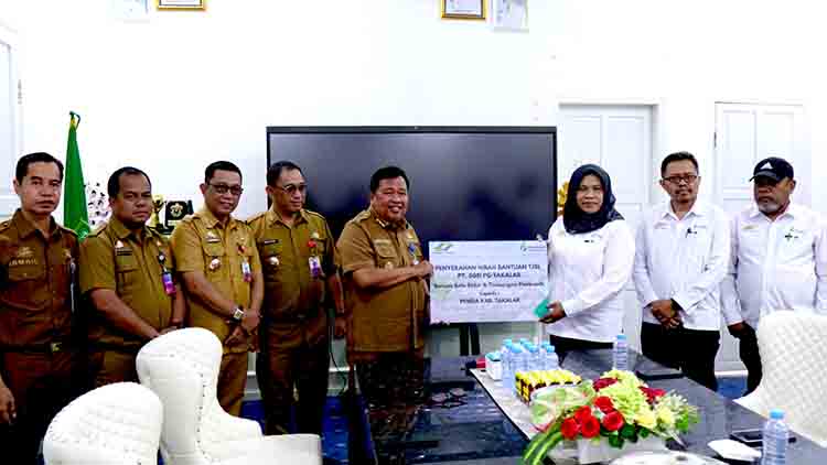 Bupati takalar terima bantuan tjsl dari pt. sgn pg takalar