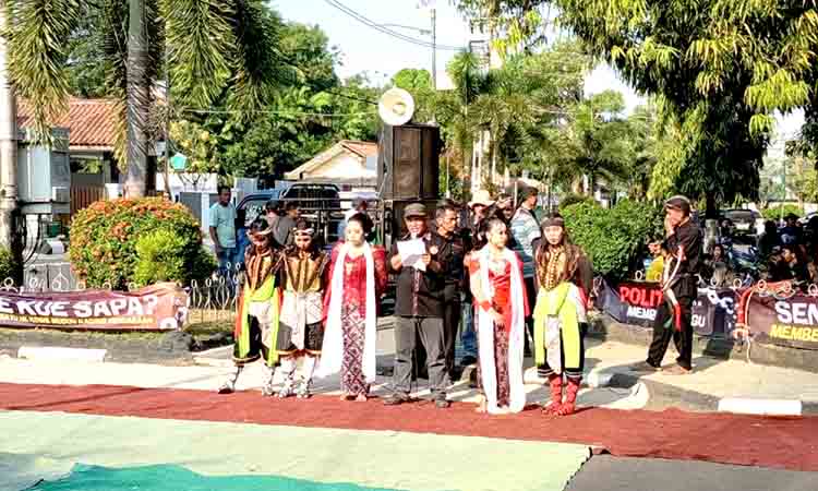 Dandim pemalang bersama kapolres kawal aksi damai forum linduaji garis lurus