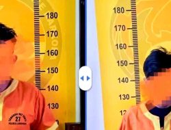 Terduga dua pengedar sabu AP dan AS beserta barang bukti sabu diamankan di Mapolres Lamongan.