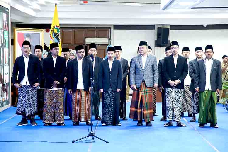 Gubernur ahmad luthfi kukuhkah pengurus lfsp,