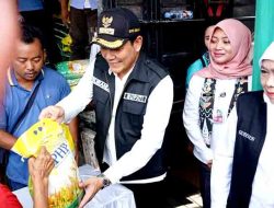 Gubernur Jatim dan Bupati Sidoarjo Tinjau Pasar Murah di Gedangan, Berharap Distribusi Dapat Merata
