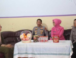 Kapolres Kediri Kota Jenguk Anggota yang Jadi Korban Aksi di Mapolres