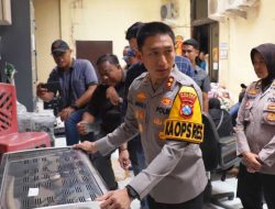Masa Aksi Demo Kembalikan Barang Hasil Jarahan ke Polres Kediri Kota