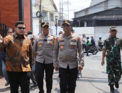 Kapolda Jatim Tinjau Titik Kerusakan di Kediri Raya, Himbau Masyarakat Turut Jaga Kamtibmas