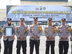Kapolres Kediri Beri Penghargaan 29 Personel Berprestasi