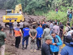 Kapolres Nagekeo Polda NTT Terjun Langsung Tangani Longsor Boawae–Mauponggo