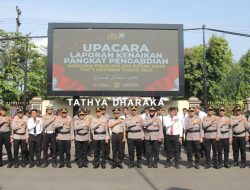 Upacara Kenaikan Pangkat Pengabdian Anggota Polri TMT 1 Oktober 2025 di Polres Kediri Kota, Berlangsung Khidmat