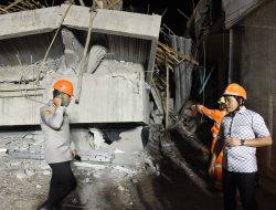 Bupati Subandi Sampaikan Duka Mendalam untuk Santri Korban Tragedi Al Khoziny, Pastikan Evakuasi Hingga Tuntas