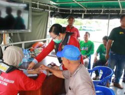 Cepat Dekat dan Bersahabat Ditpolairud Polda Jatim Gelar Perpustakaan dan Klinik Terapung