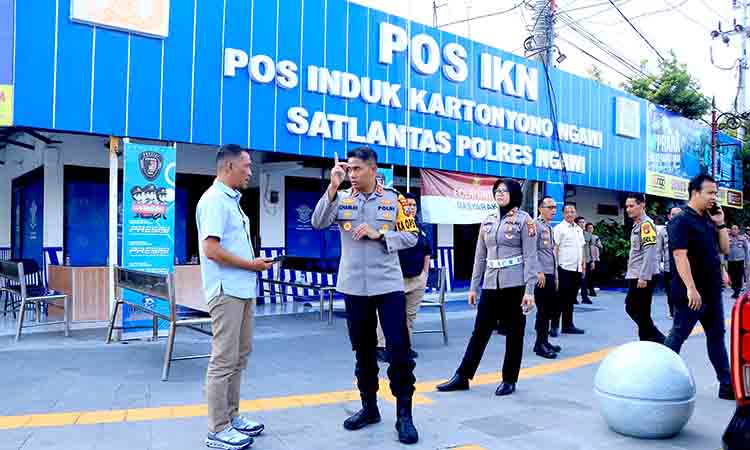 Kapolres ngawi pimpin patroli dan pengecekan pos lalu lintas
