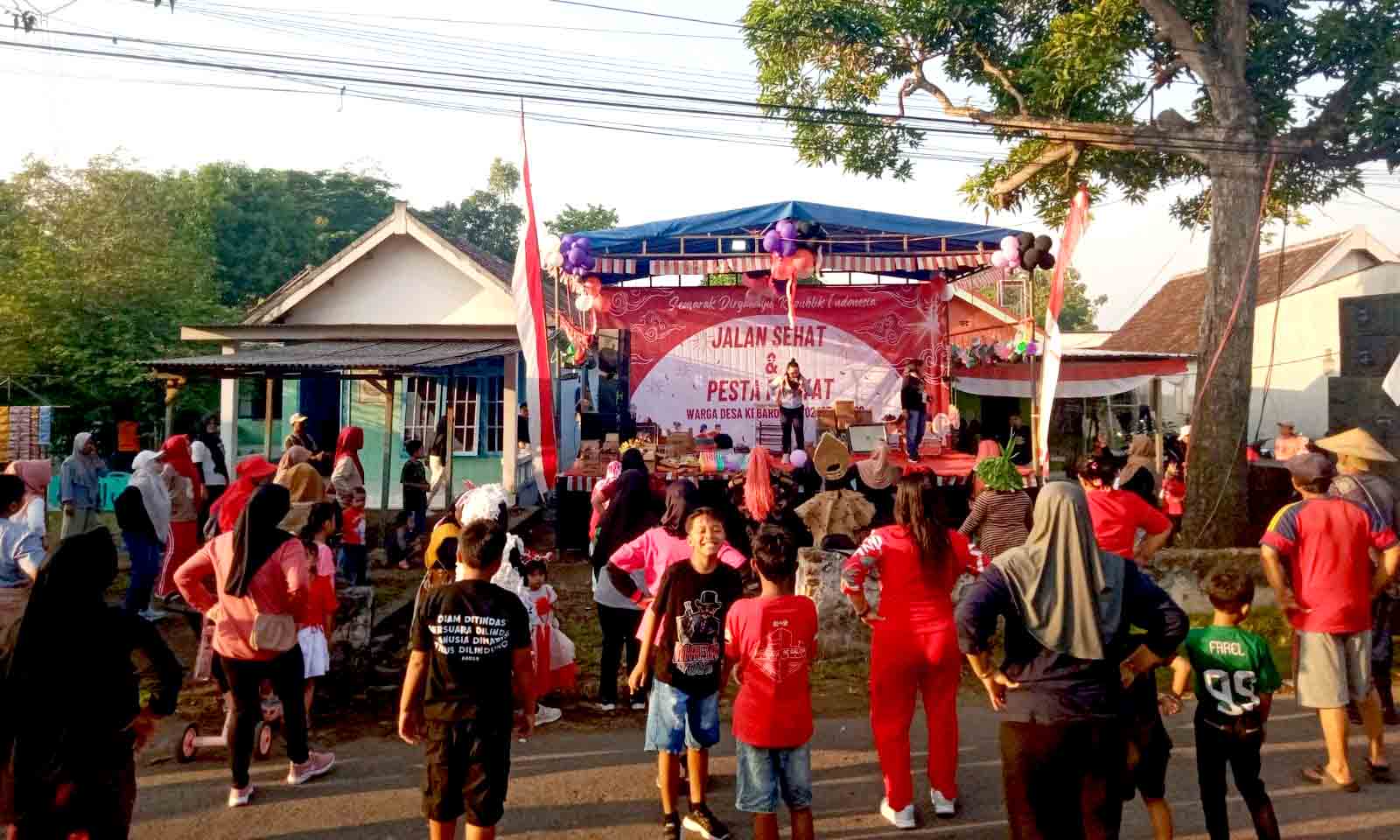 Peringati hut ri ke 80, warga kebaron gelar jalan sehat pesta rakyat