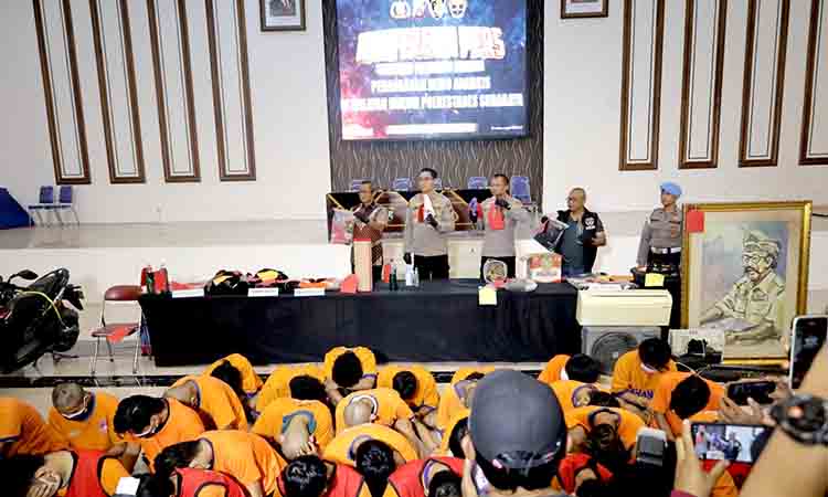 Polda jatim ungkap fakta kerusuhan di surabaya amankan 315 orang tetapkan 33 tersangka