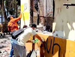 Polisi dan Warga Kembalikan Asa Jamaah Masjid Al Jabar Polsek Tegalsari Pascakerusuhan di Surabaya