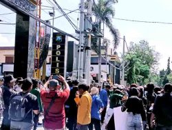 Tuntutan Dikabulkan ,Aksi Damai Mahasiswa Di Mapolres Lamongan Bubarkan Diri