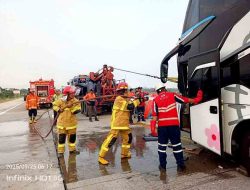 Bus KYM Trans Terbakar di Tol Pejagan-Pemalang, Satu Tewas dan Lima Luka-Luka