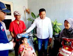 Wujud Nyata Kepedulian Bupati Sidoarjo, Tiga Warga Dapat Bantuan Kursi Roda