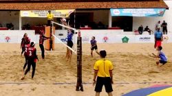 Atlet dan pelatih bola voli indoor