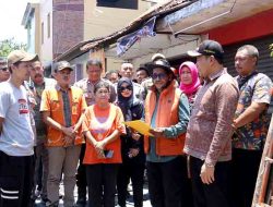 Bupati Subandi Kunjungi Rumah Ambruk Warga Magersari