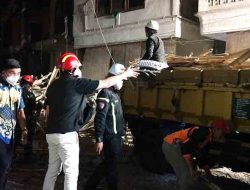 Bupati Sidoarjo Pantau Langsung Proses Evakuasi Korban Runtuhnya Mushola Ponpes Al Khoziny