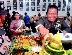 HUT ke-80 TNI di Ngawi, Polres Hadirkan Kejutan Tumpeng untuk Kodim 0805