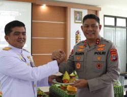 Sinergi TNI-POLRI, Kapolda Kaltara Beri “Surprise” Hangat di Mako Kodaeral Rayakan HUT ke-80 TNI
