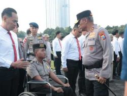 Kapolda Jatim Beri Penghargaan untuk 263 Personel dan KPLB bagi Bripda Ahmad Ricky