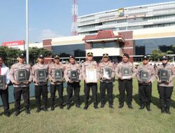 Kapolda Jatim Beri Penghargaan kepada Personel Polres Kediri Kota: Dedikasi Tinggi dan Kinerja Terbaik Satker Raih Peringkat 1 se-Jawa Timur