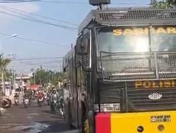 Polres Gresik Terjunkan Water Cannon Respon Keluhan Warga Soal Jalan Berdebu Imbas Proyek Pelebaran
