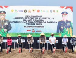 Kapolda Jatim Pimpin Penanaman Jagung Serentak Kwartal IV di Mojokerto Pakai Benih Eco Bhayangkara