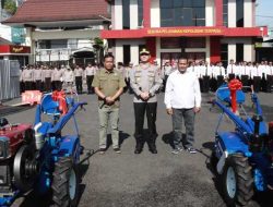 Kapolres Jember Serahkan 2 Unit Traktor Dukung Ketahanan Pangan