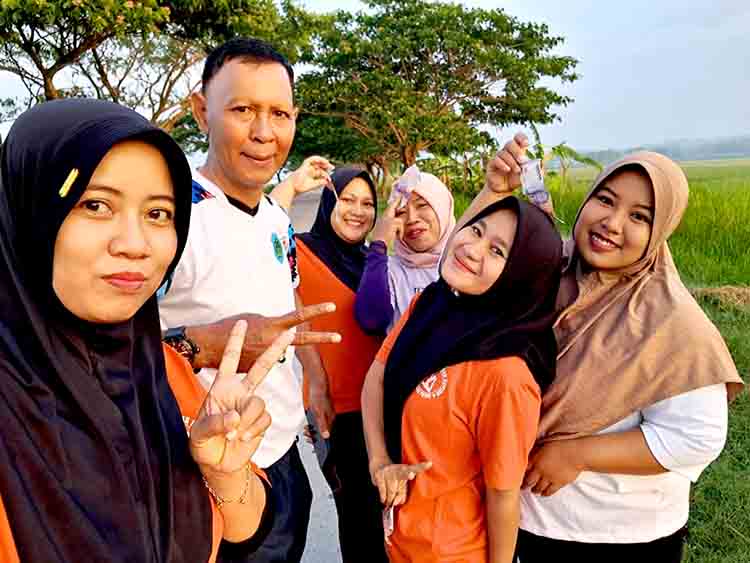 Kades gunungrejo ajak warga dan anak anak olahraga pagi 5