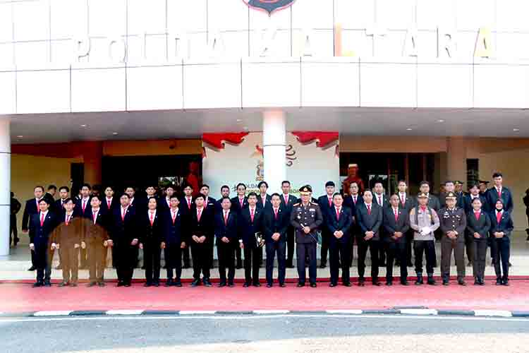 Kapolda kaltara berikan penghargaan 2