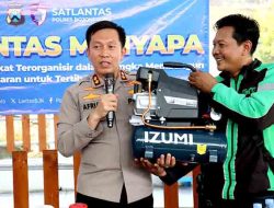 Kapolres Bojonegoro Beri Bantuan, Ajak Ojol Jaga Kamtibmas
