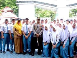 Kapolres Lamongan Pimpin Apel Pelajar di SMA Negeri 2, Tekankan Bahaya Judi Online dan Hoaks Digital