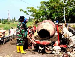 Kemanunggalan TNI-Rakyat, Pembangunan Plengsengan Irigasi Jadi Bukti Nyata