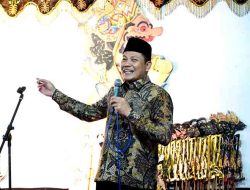 Meski Diguyur Hujan, Ratusan Warga Kloposepuluh Antusias Hadiri Sedekah Bumi Bersama Bupati H.Subandi