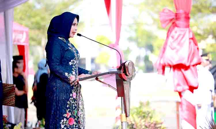 Pimpin upacara hari jadi ke 80 jatim 2