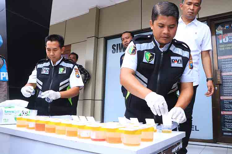 Polres ngawi gelar tes urine