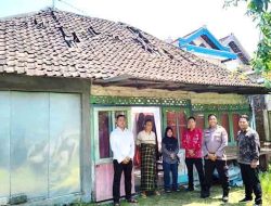 Genteng Berjatuhan Saat Salat, Rumah Warga Desa Kebet Nyaris Ambruk