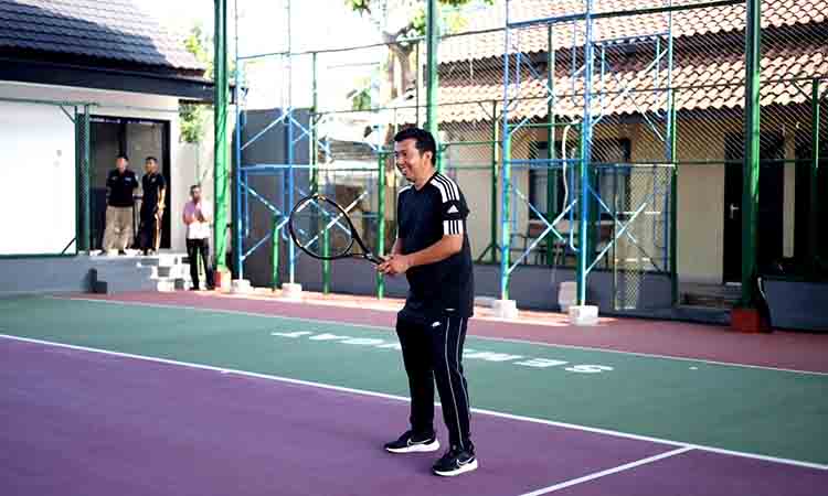 Tenis lapangan jadi sarana