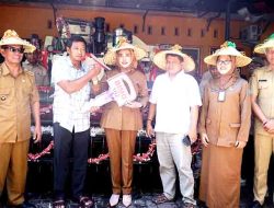 Tingkatkan Efisiensi Pertanian, Wabup Mimik Idayana Serahkan Bantuan Combine Harvester di Sukodono